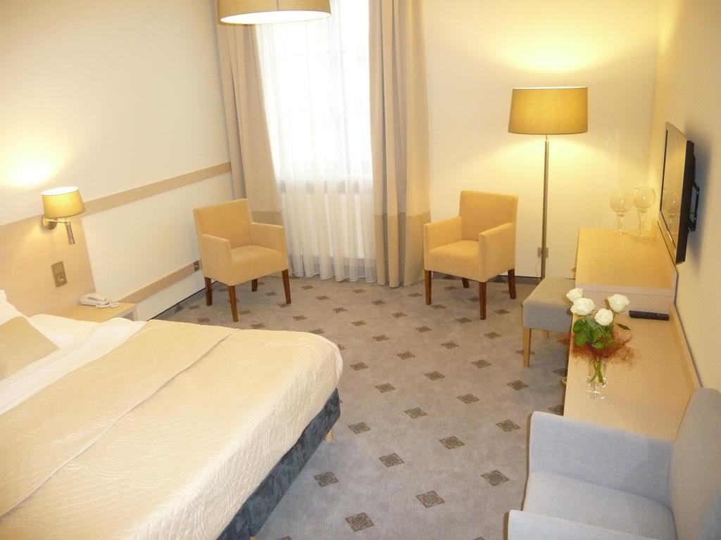 Hotel Notabene Swidnik  Bagian luar foto